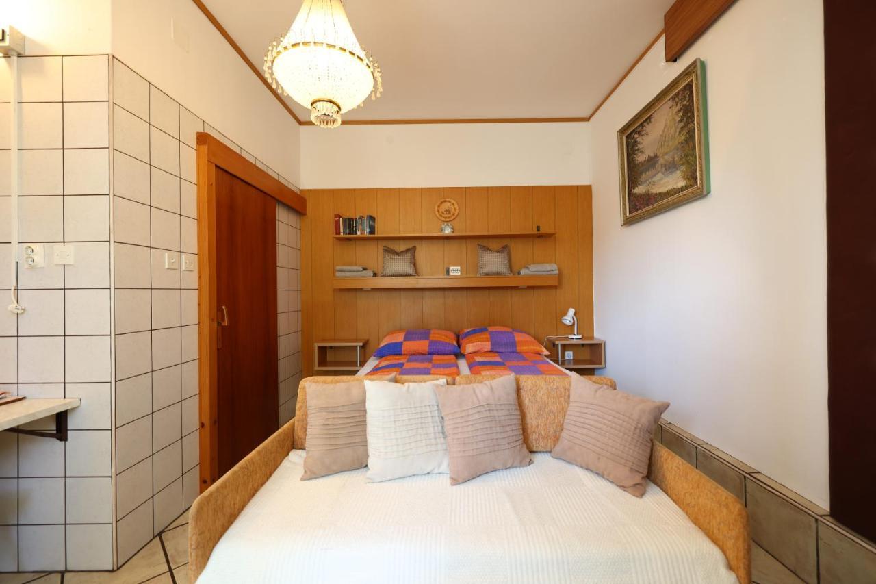 Apartments Pika Krk Town Bagian luar foto