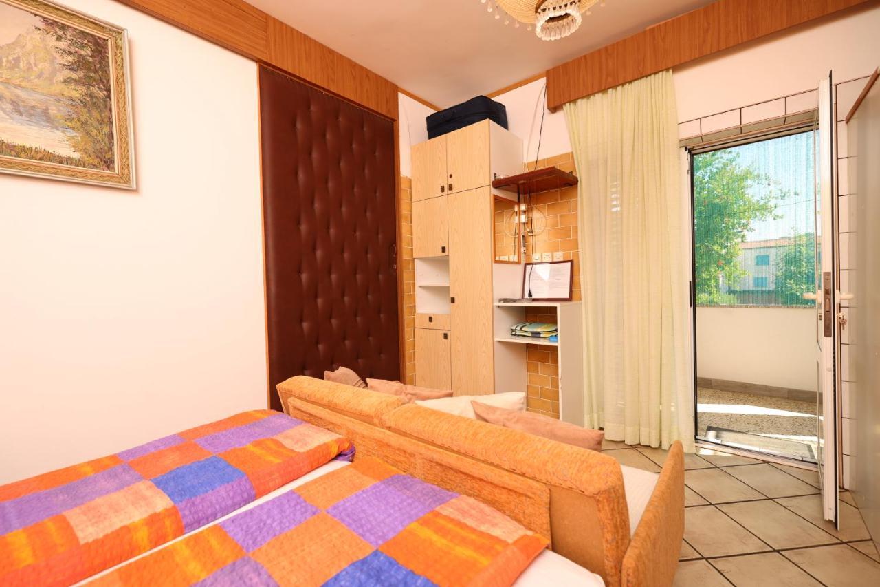 Apartments Pika Krk Town Bagian luar foto