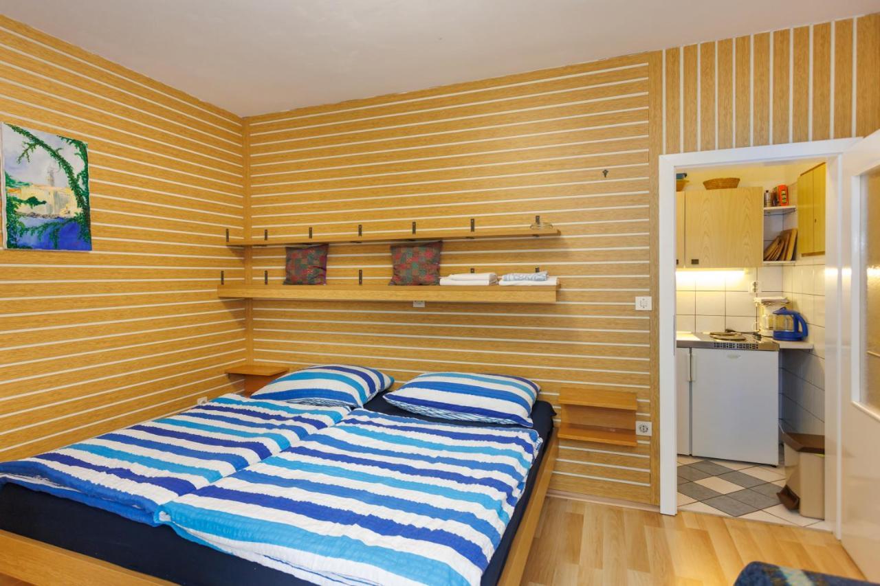 Apartments Pika Krk Town Bagian luar foto